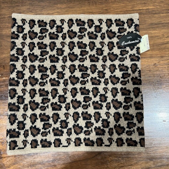 Bergdorf Goodman Leopard Cheetah Animal Print Infinity Scarf Cashmere - Picture 4 of 12